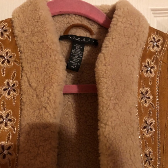 Beautifully crafted shearling coat - Picture 3 of 4